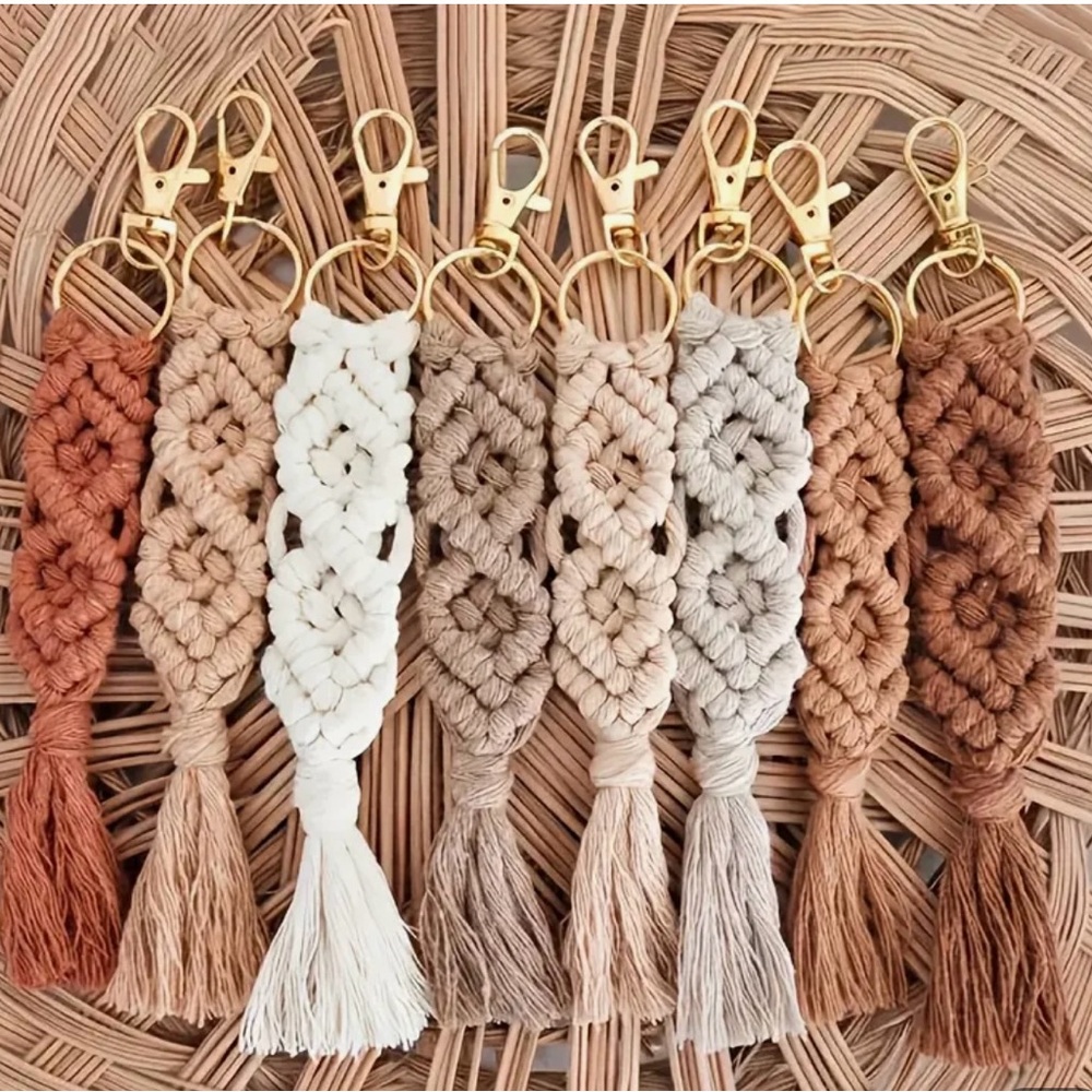 Beige Macramé Keychain - Picture 3 of 3